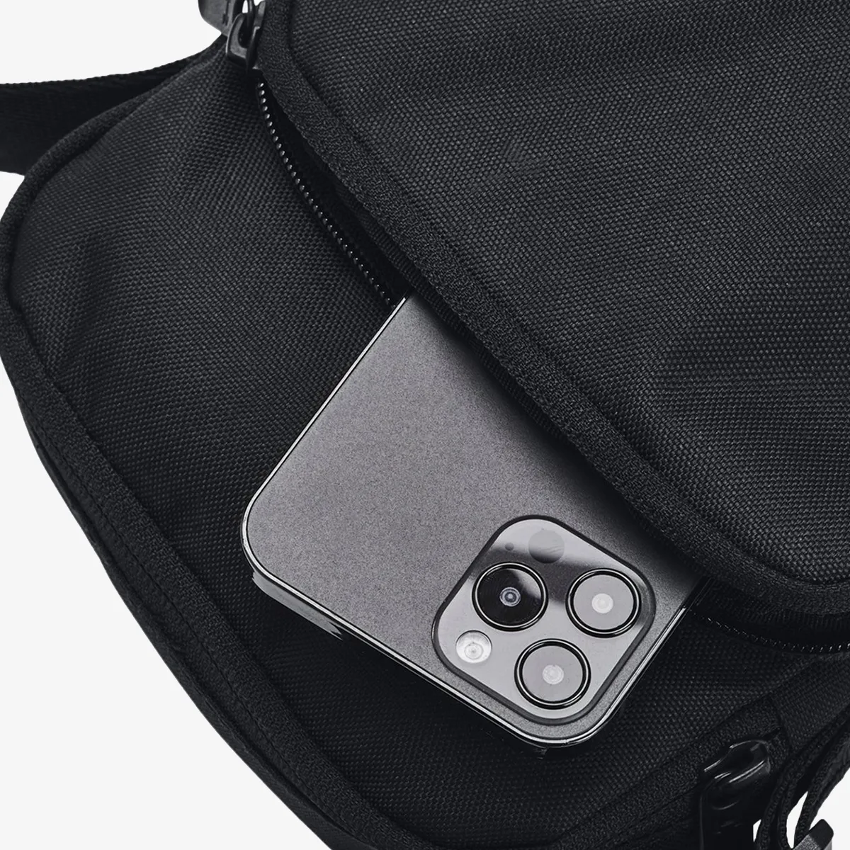 Under Armour Torbica Essential Lite 
