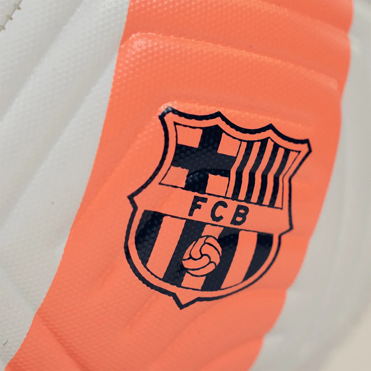 Nike Lopta FCB NK ACADEMY T90-WHITE/BRIGHT MANGO/MI 